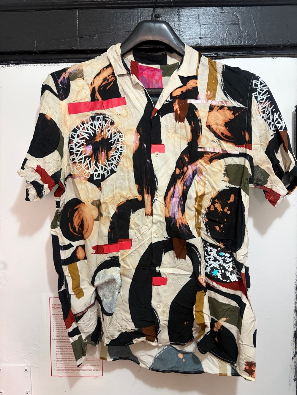 Men's Abstract Print Short-Sleeve Button Down Shirt in Cream and Black